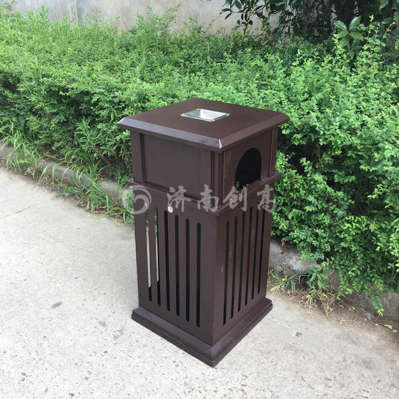垃圾桶